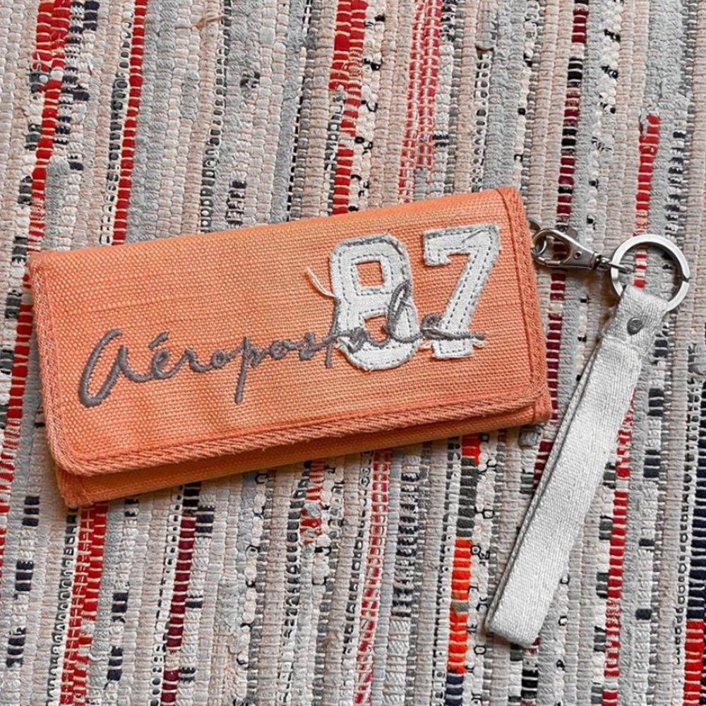 2000s vibes wallet!